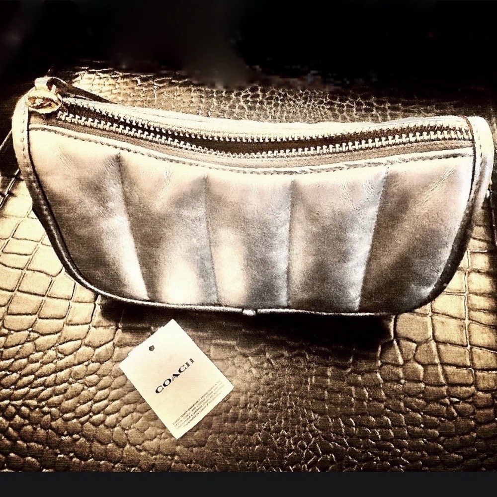 Coach Swinger 20 Metallic Silver Clutch with Gold Chain - Picture 2 of 9